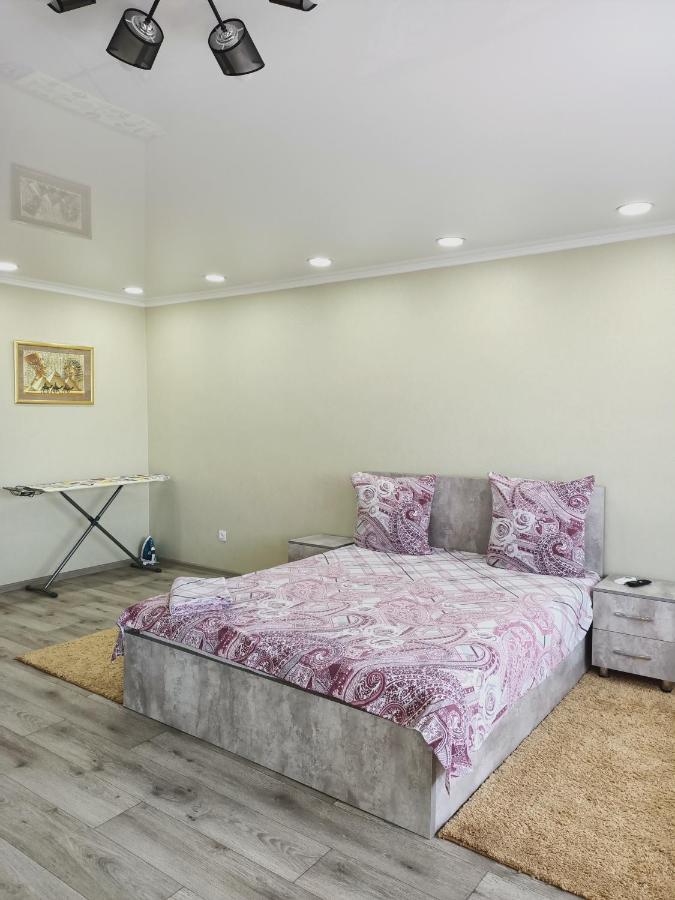 Apartnew In City Centr Ustʼ-Kamenogorsk Exterior foto
